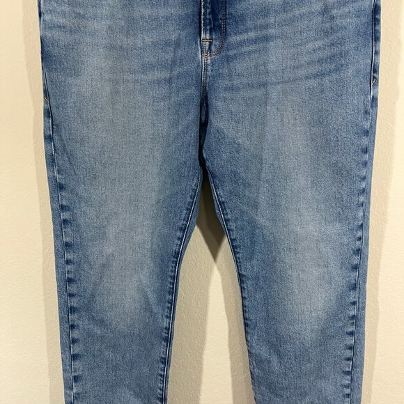 Good American Women's The Weekender Straight Leg Light Wash Jeans Size 14/32 - Picture 4 of 13